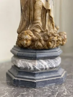 Vierge à l’enfant en albâtre, trace importante de polychromie, Flandre XVIème siècle