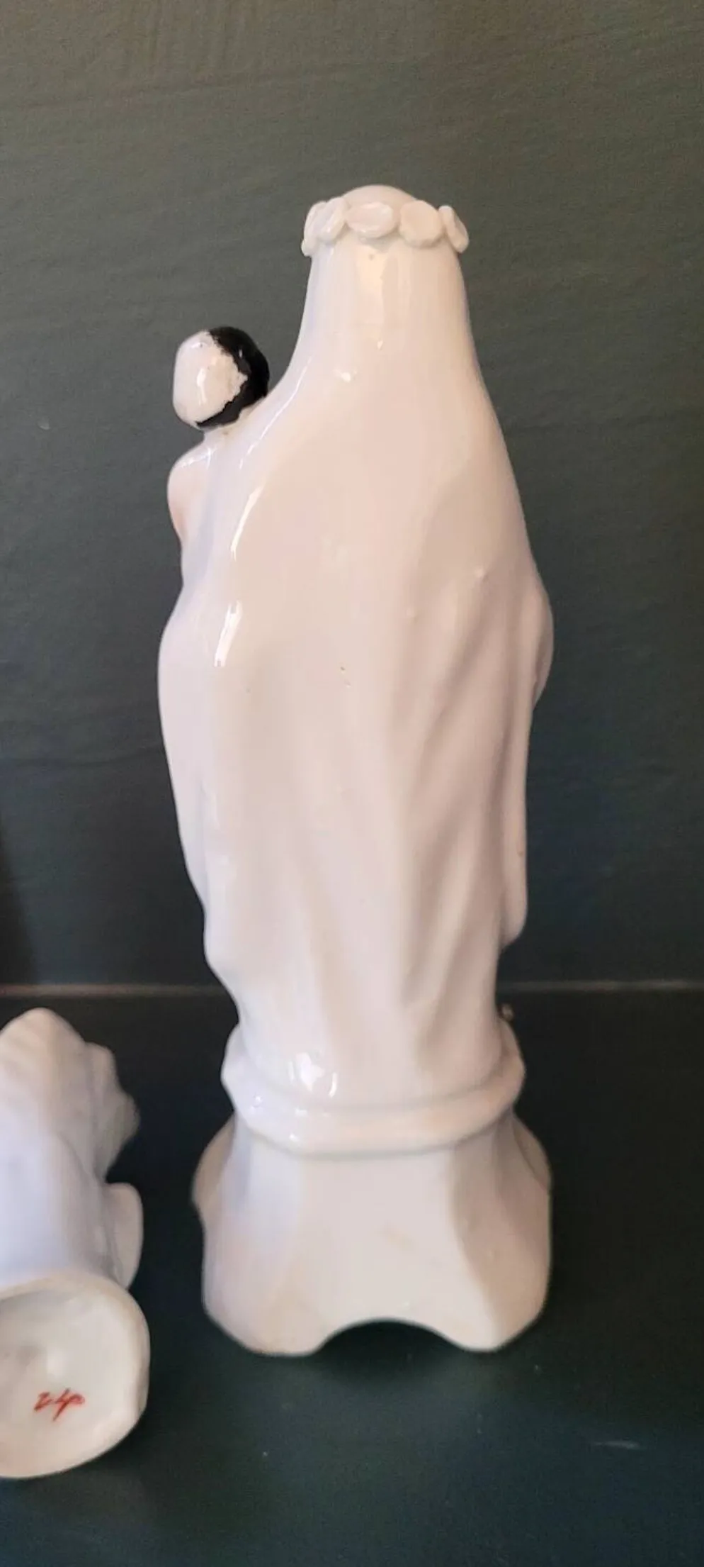 Vierge à l'enfant et vase dorés à l'or fin