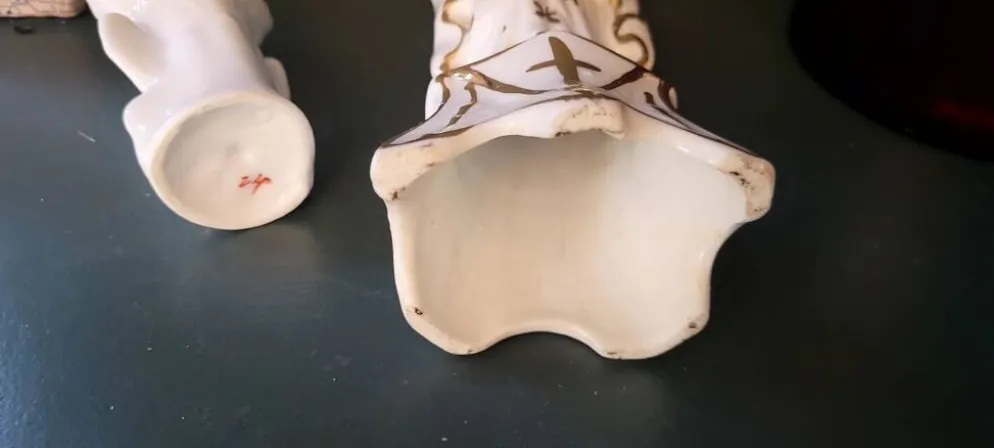 Vierge à l'enfant et vase dorés à l'or fin