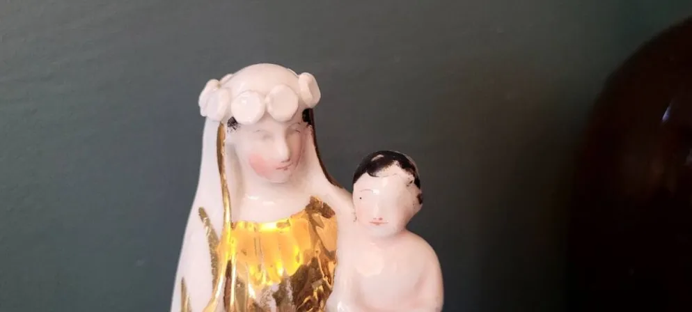 Vierge à l'enfant et vase dorés à l'or fin