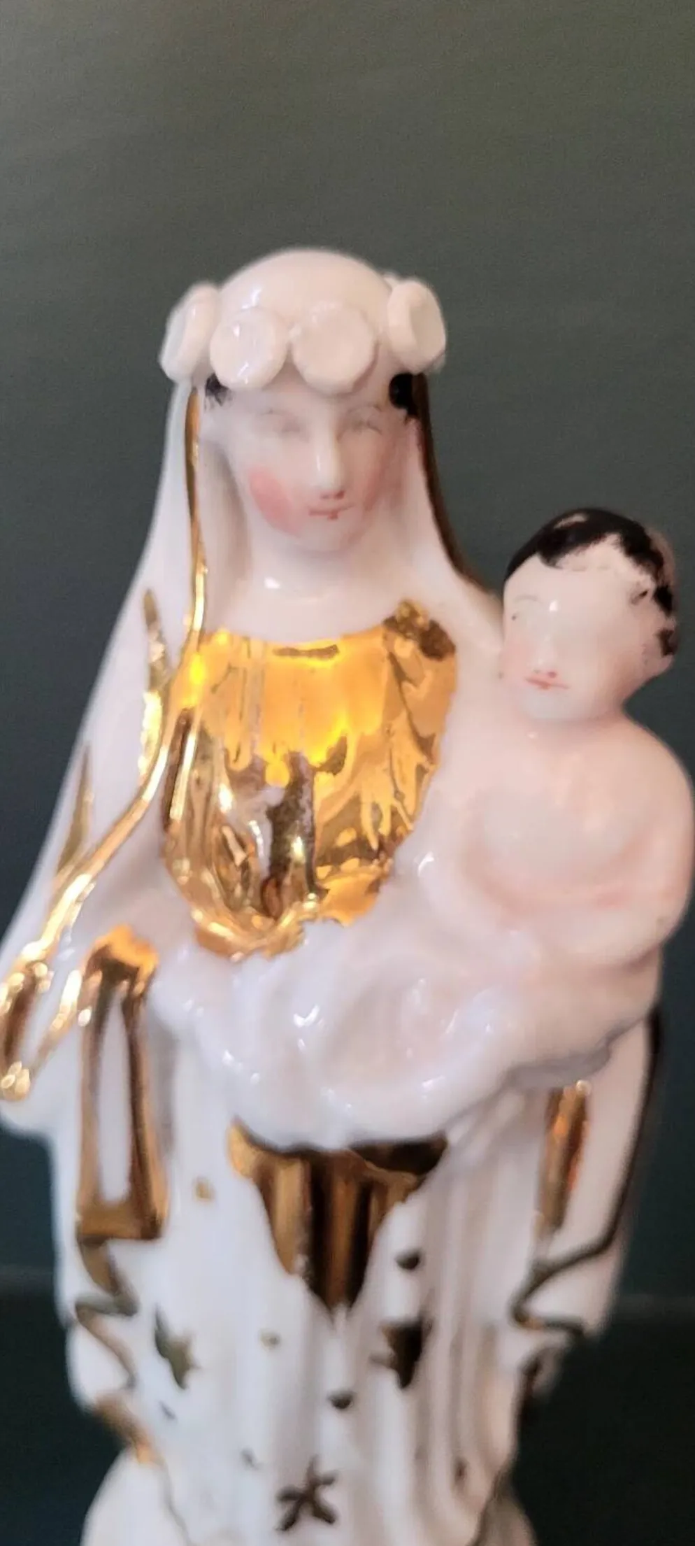 Vierge à l'enfant et vase dorés à l'or fin