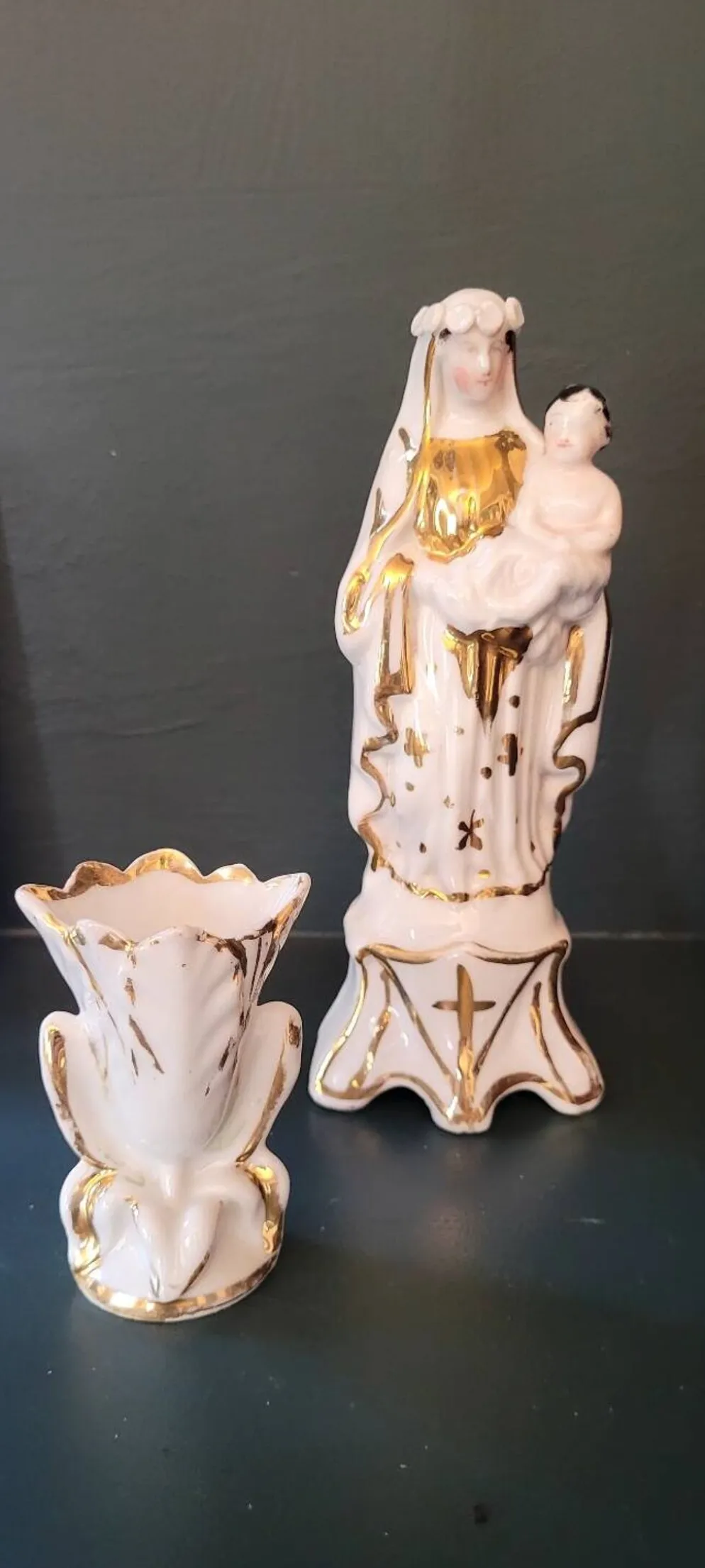 Vierge à l'enfant et vase dorés à l'or fin