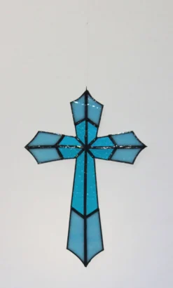 Vitrail Artisanal Croix – Verre Coloré Bleu – 40 × 50 cm – Pièce Unique