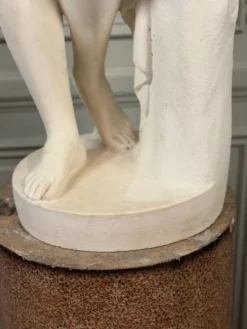Vénus à la pomme, d’après le modèle de Bertel Thorvaldsen en marbre reconstitué, XXème siècle