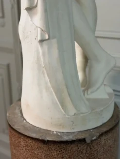 Vénus à la pomme, d’après le modèle de Bertel Thorvaldsen en marbre reconstitué, XXème siècle