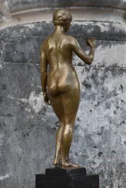 Yvonne Serruys, Femme à la coupe ou Hébé (vers 1912)