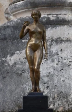 Yvonne Serruys, Femme à la coupe ou Hébé (vers 1912)