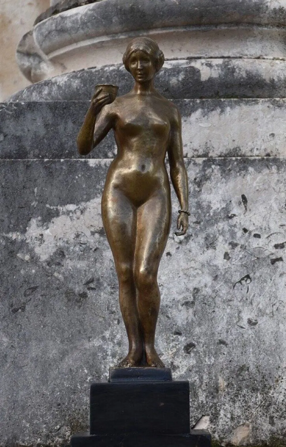 Yvonne Serruys, Femme à la coupe ou Hébé (vers 1912)