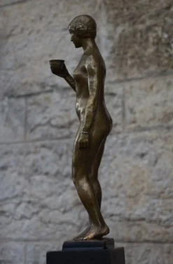 Yvonne Serruys, Femme à la coupe ou Hébé (vers 1912)