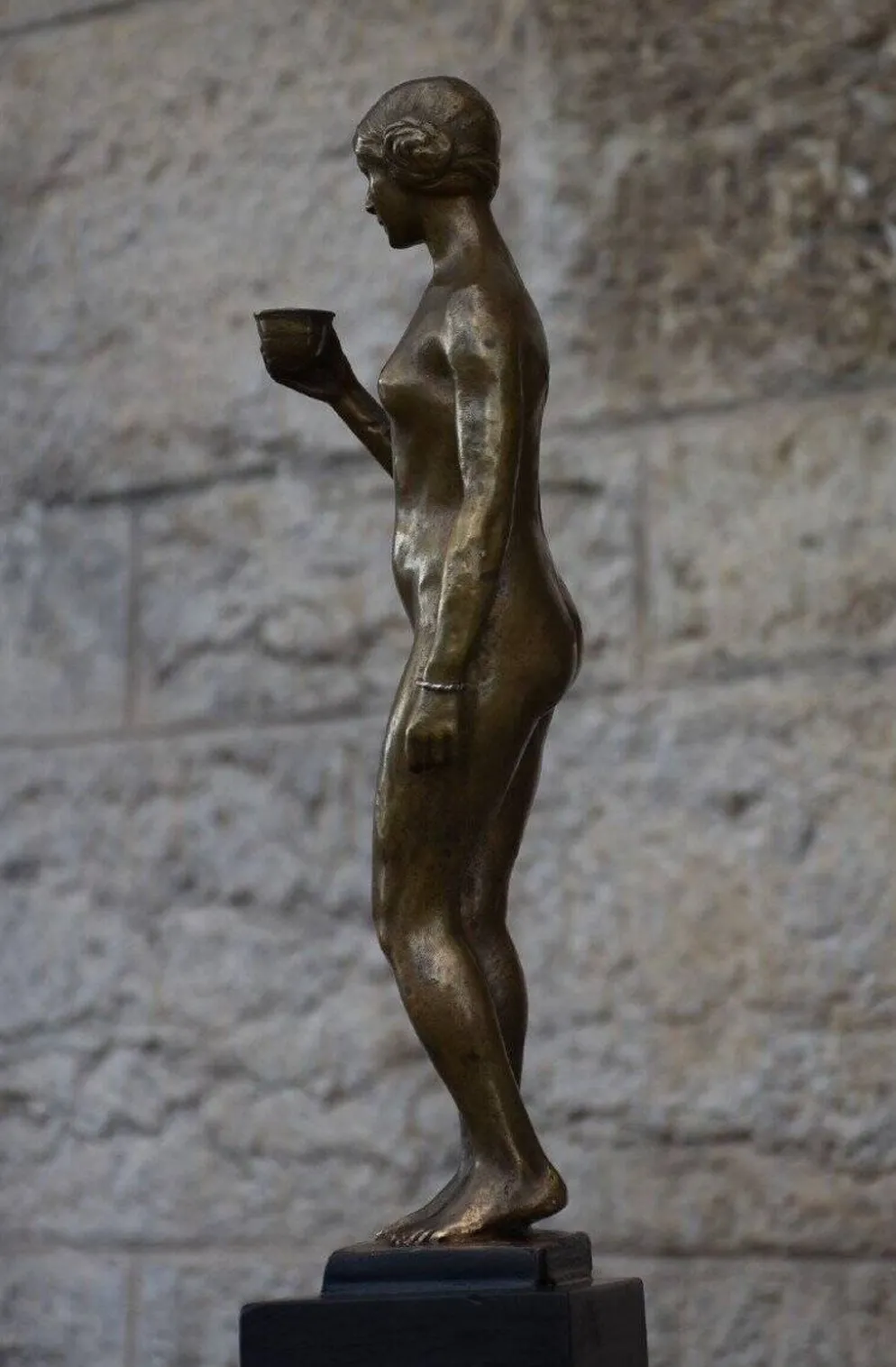 Yvonne Serruys, Femme à la coupe ou Hébé (vers 1912)
