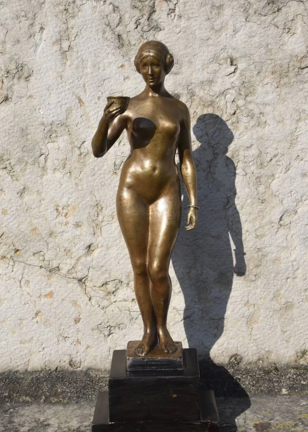 Yvonne Serruys, Femme à la coupe ou Hébé (vers 1912)